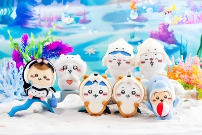 Chiikawa, Hachiware, Usagi and Momonga in sea outfits for PC Background